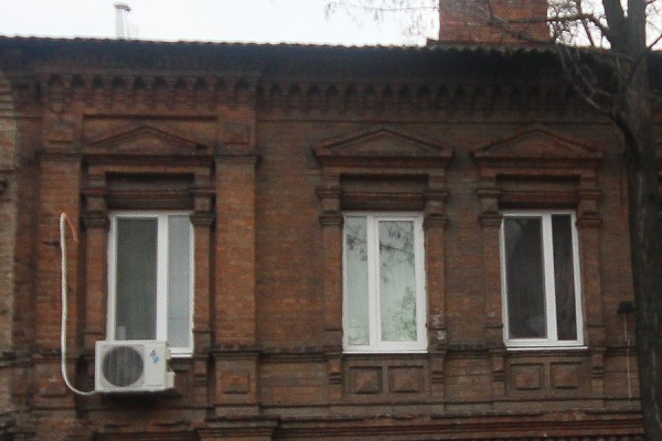 Старинный дом в Днепропетровске (Екатринославе) на улице Исполкомовской (1)